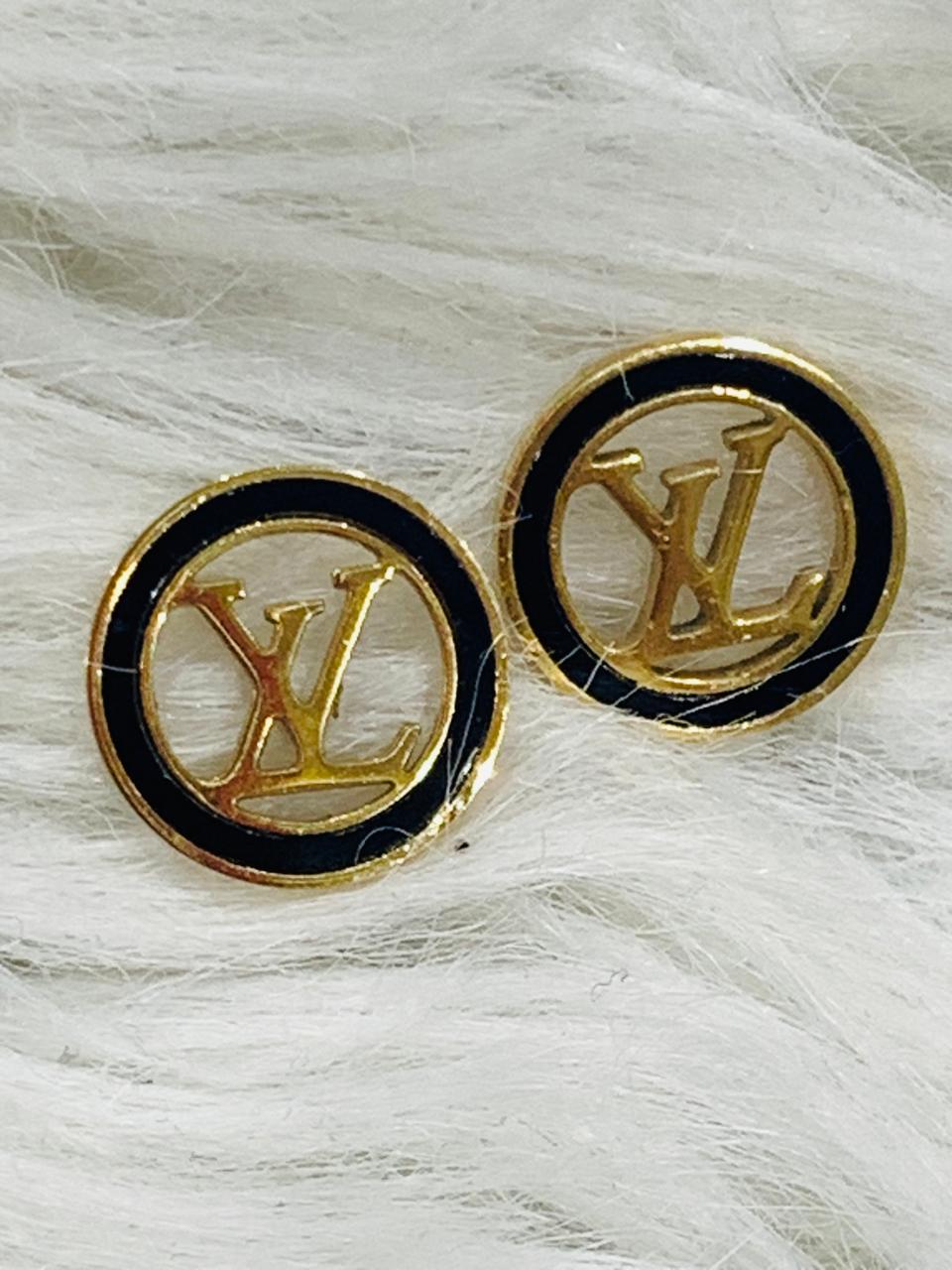 LV STUDS 32-700